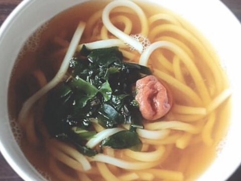 かつおだしが決め手！梅わかめうどん